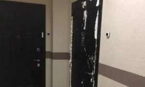 Cu ce se Curata Spuma de pe Usa Metalica ?