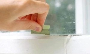 Cu ce se Curata Vopseaua de pe Geamuri