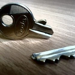 Cum Pot Scoate Cheia Rupta din Usa ?