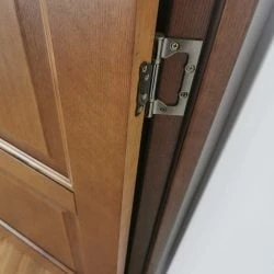 Montaj Usa Interior cu Spuma